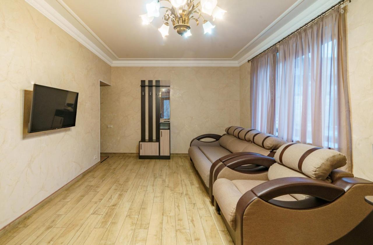 Aurora Villa *